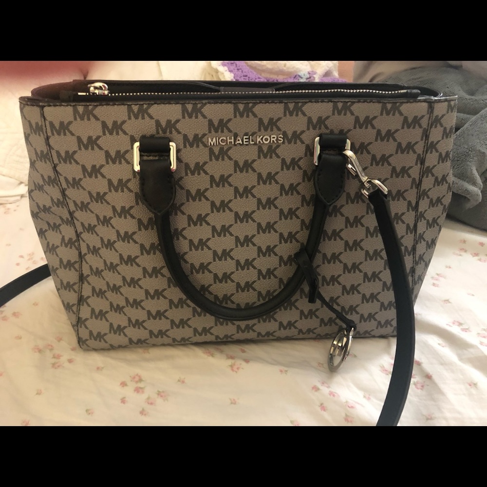 Micheal Kors purse